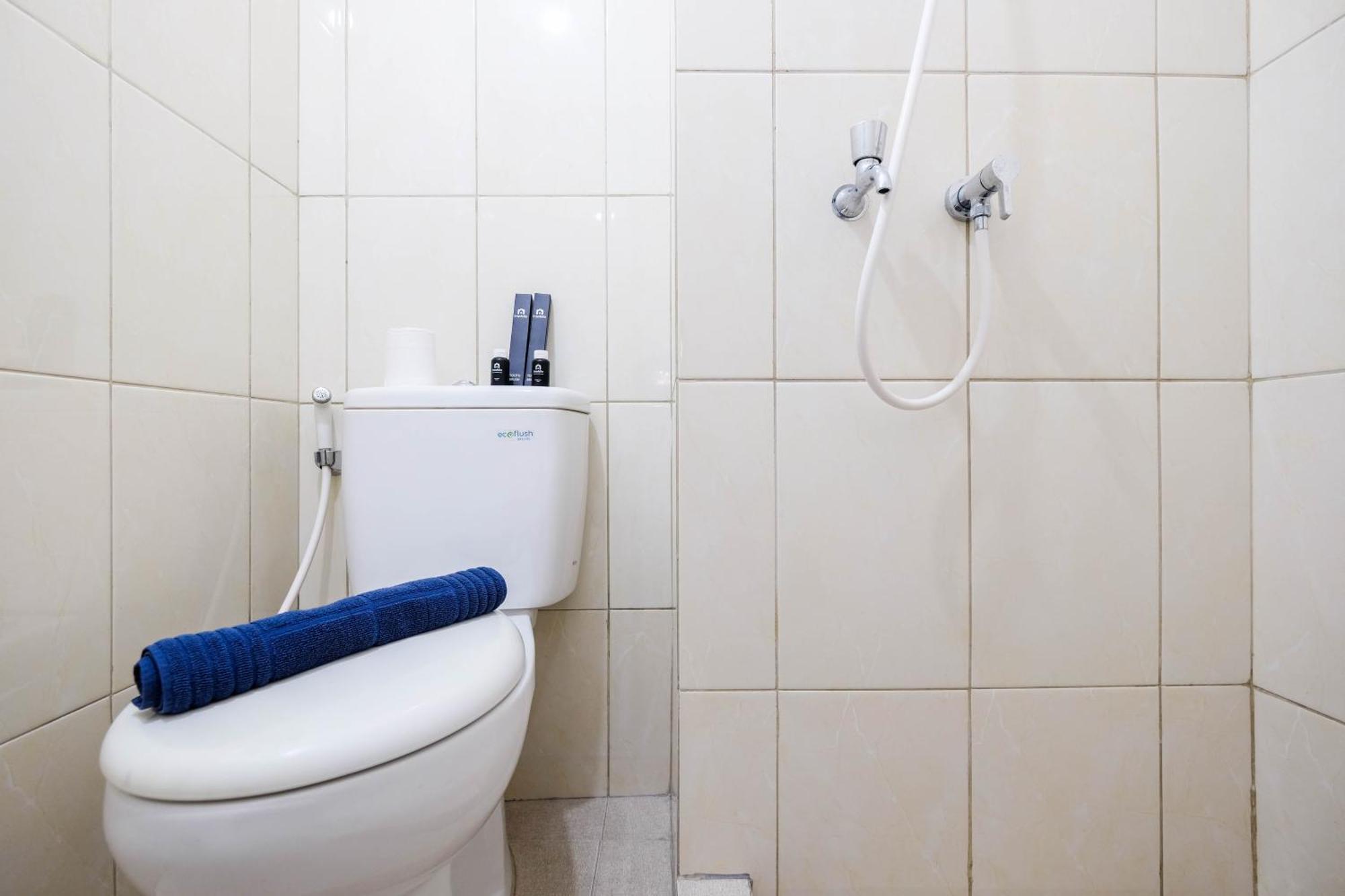 Apartemen Comfortable Springlake Summarecon Near Mall By Travelio *